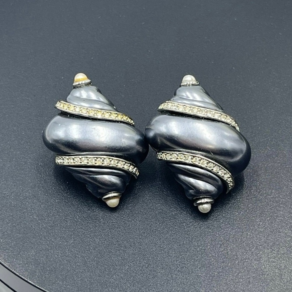 KENNETH J LANE KJL Vintage Gray Faux Pearl Sea Shell Vintage Clip On‎ Earrings